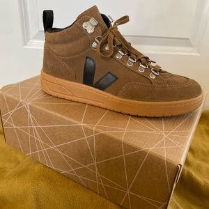 Veja // Roraima Suede Brown/Black Sneaker